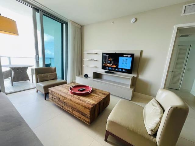 Stay At The Top With Amazing Views By Rent4Us Hollywood Dış mekan fotoğraf